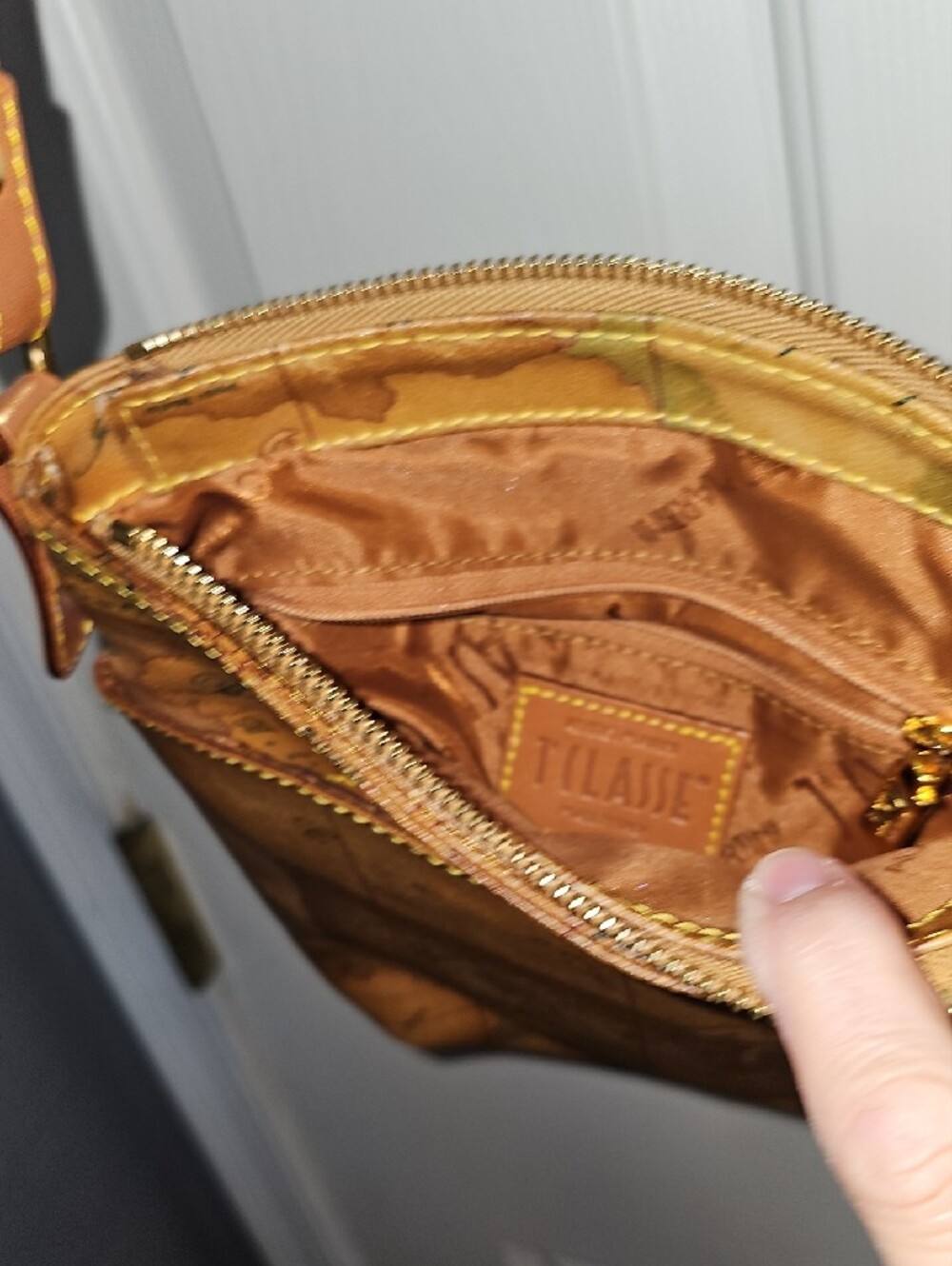 Alviero Martini 1' CLASSE Shoulder Bag in Tan and Brown - Picture 3 of 9